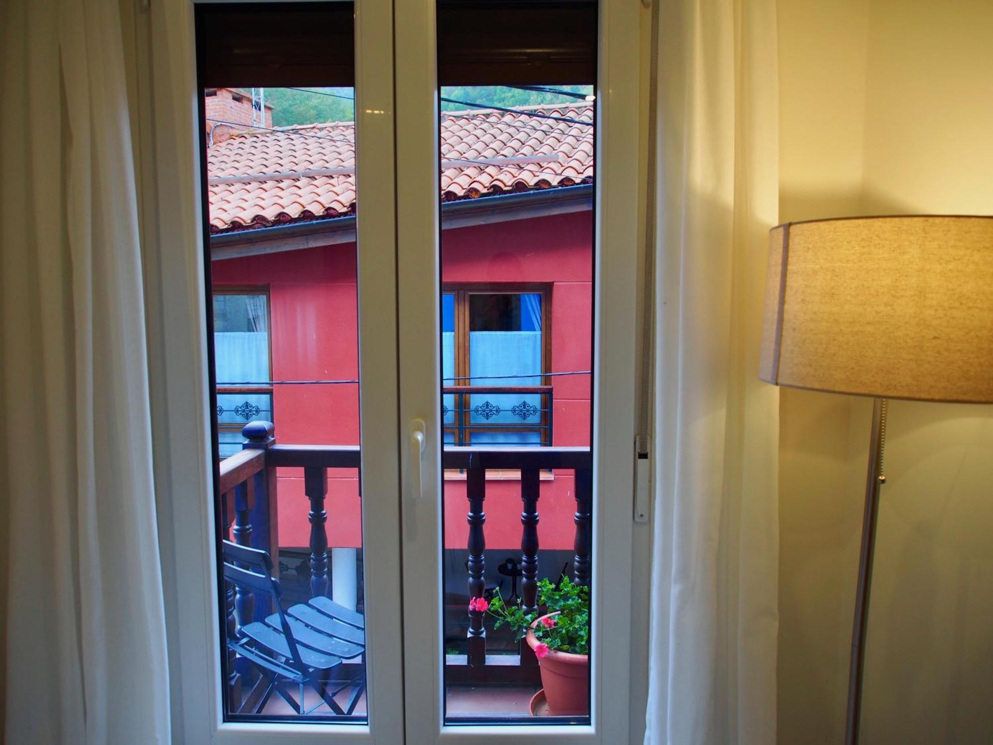 Hostal Remona Espinama Exterior photo